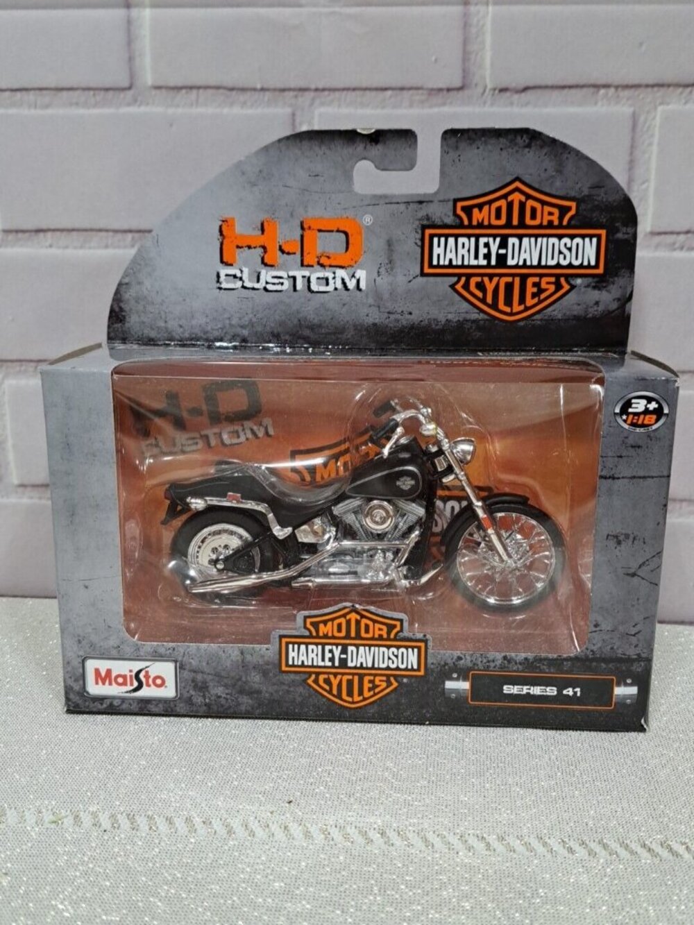 Maisto Harley-Davidson H-D Custom Series 41 1984 FXST Softail 1:18 Motorcycle